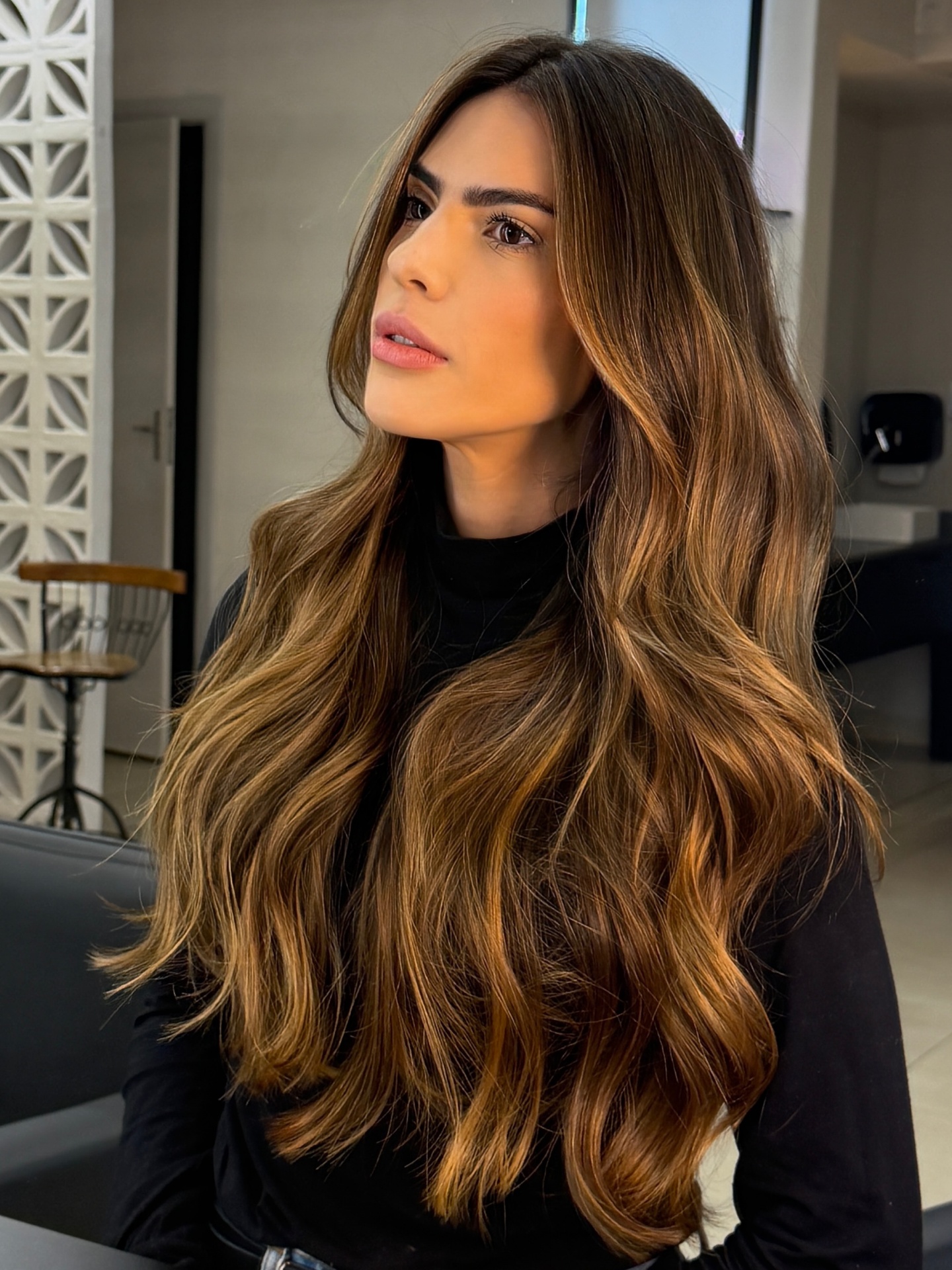 Morena iluminada com ondas por Vih Lopes